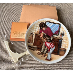 Avon Special Memories Mothers Day Plate 1986 A New Tooth 22K Gold Trim